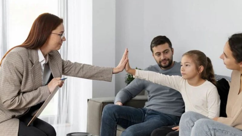 برای چه افرادی خانواده‌درمانی مفید است؟